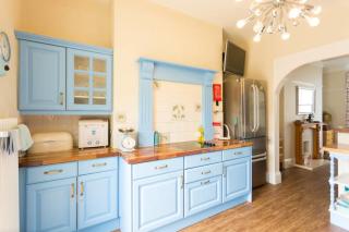 Seaside Retreat in North Bay - with parking - Scarborough - 6