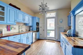 Seaside Retreat in North Bay - with parking - Scarborough - 1