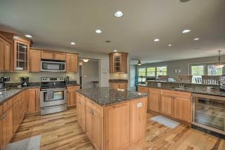 Pet-Friendly Grass Lake Retreat with Game Room! - Grass Lake - 2