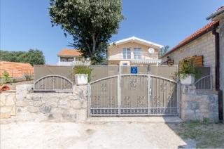 Dalmatian village charm - spacious villa with pool near Trogir - Primorski Dolac - 6