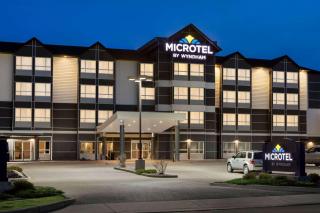Microtel Inn & Suites by Wyndham Lloydminster - 9