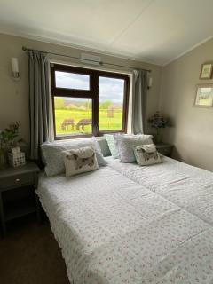 Rew Farm Country & Equestrian Accommodation - Sunrise Lodge - 5