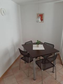 Old Town Cres Apartments - Cres - 2