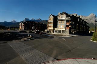 Apartment 407, Contemporary Decor - Canmore - 2