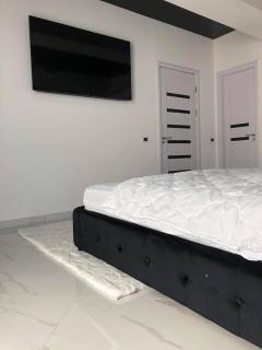 Mamaia Beach Luxury Apartment - 3