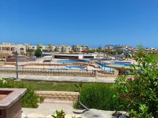 chalet1 ch21 with a wonderful view 2 bed rooms terrace and garden green beach - El Alamein - 3