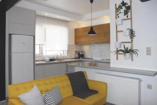 Modern house with garden and bathroom TV in front of the Venetial Walls - 7