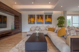 Villa Azul by StayVista, offering A snooker table, Terrace, Swimming pool & A spacious lawn with a charming gazebo for a perfect getaway - Lonavala - 7