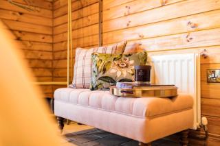 Forest Lodge with Hot Tub & Padel Tennis Court - 2