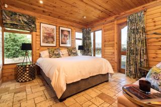 Forest Lodge with Hot Tub & Padel Tennis Court - 9