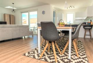 Sea View Luxury Apartment - 4