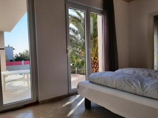 Helles Doppelzimmer mit Bad, Terrasse und Pool, seperater Eingang, Liznjan, Istrien - Ližnjan - 0