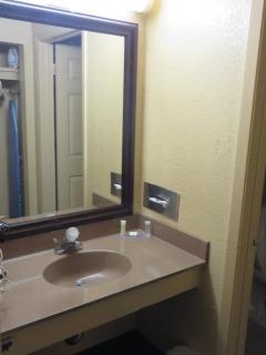 Quality Inn & Suites I-35 near Frost Bank Center - 6