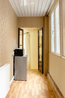 Room with quite yard view - Tbilisi - 5