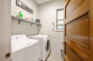 Strawberry Wine - Stunning Luxury Cabin, 2 Bedrooms with Game Room and Hot Tub ! - Broken Bow - 9