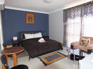 Royal Castle Guest House - Windhoek - 8