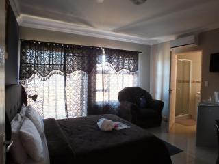 Royal Castle Guest House - Windhoek - 6