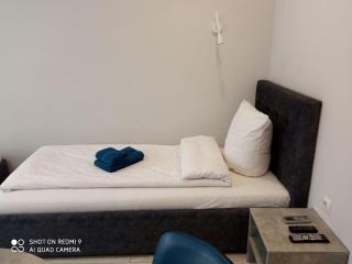 HotelRoom 1 - Uschhorod - 2