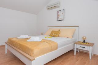 Deluxe 3 bedroom apartment with sea view - Baška Voda - 9