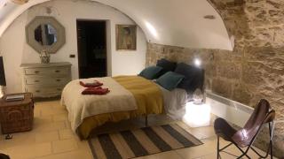 la villageoise, chambre troglodyte pitoresque au cœur du village - Rognes - 4