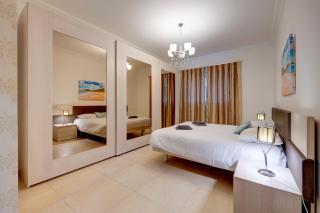 SEAFRONT LUX APART inc POOL, Upmarket Area - Sliema - 5