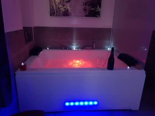 Elle & Lui en Jacuzzi - Bernis - 6