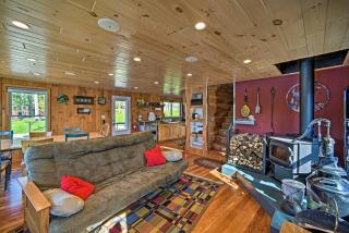 BBQ Ready Lakeside Milford Home with Paddleboat - Milford - 6