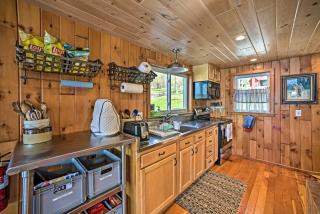 BBQ Ready Lakeside Milford Home with Paddleboat - Milford - 1