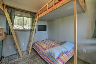 Fire Pit and Gas Grill Secluded Studio in Milford! - Milford - 2