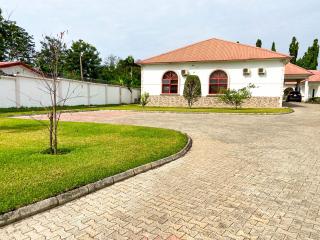 2 Bedroom Bungalow in Alalubosa GRA - 3