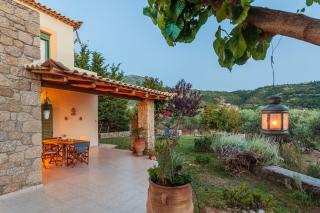 Lavender Garden Retreat - Secluded Seaside Getaway - Kotrónion - 4