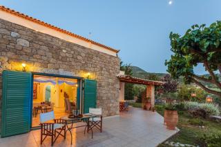 Lavender Garden Retreat - Secluded Seaside Getaway - Kotrónion - 9