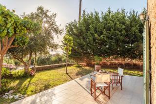 Lavender Garden Retreat - Secluded Seaside Getaway - Kotrónion - 7
