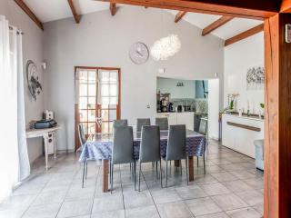 Lovely holiday home with private pool - Orange - 8