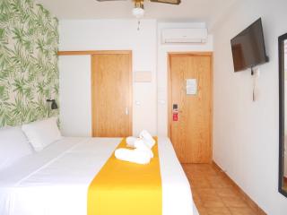 Nanit Rooms Ibiza Hostal - Santa Eularia des Riu - 3