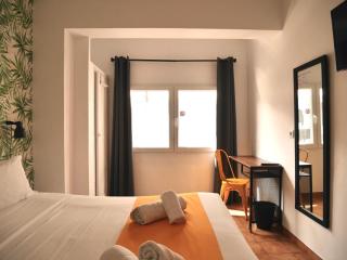 Nanit Rooms Ibiza Hostal - 3