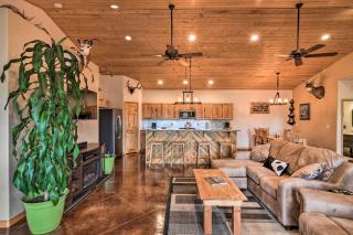 Stunning Home with Fire Pit, 11 Mi to Mt Yale! - Buena Vista - 5