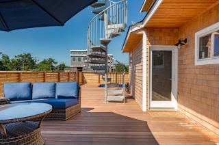 Poolside Chic by the Sea - 9