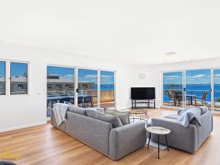 Breakwater Apartment 402 - Shoal Bay - 4