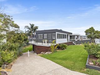 Karinya at Little Beach Downstairs - Nelson Bay - 2