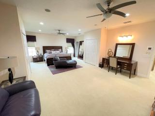 Mickeys Getaway - CUSTOM 8BR Luxurious Retreat Pool Hot Tub Theater RM Gym! Outdoor Kitchen 2 Miles to Disney - Orlando - 3