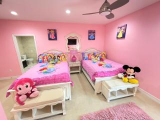 Mickeys Getaway - CUSTOM 8BR Luxurious Retreat Pool Hot Tub Theater RM Gym! Outdoor Kitchen 2 Miles to Disney - Orlando - 2