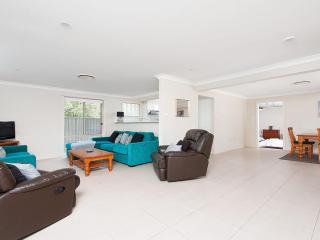 Little Beach Beauty 38A Achilles Street - 6