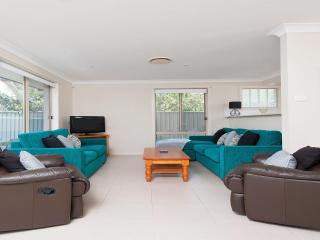 Little Beach Beauty 38A Achilles Street - 5
