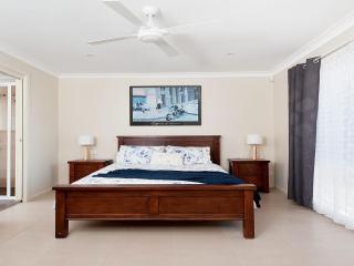 Little Beach Beauty 38A Achilles Street - 1