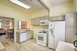 half Mi to Beach and Seawall Galveston Getaway! - Galveston - 1