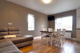 Hillcrest Luxury Apartment - 2