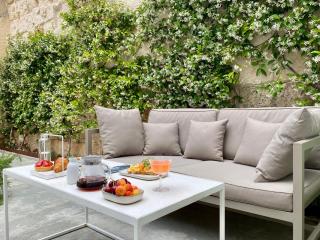Fragile Boutique Hotel - 1