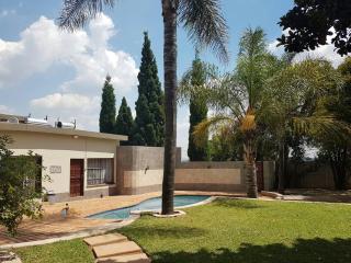 Private Apartments & Biz Stays Pretoria - 9