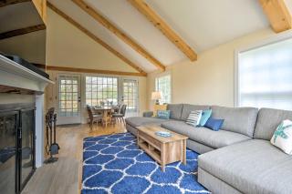 Chic Dover Home with Hot Tub 1 Mi to Golf! - West Dover - 0